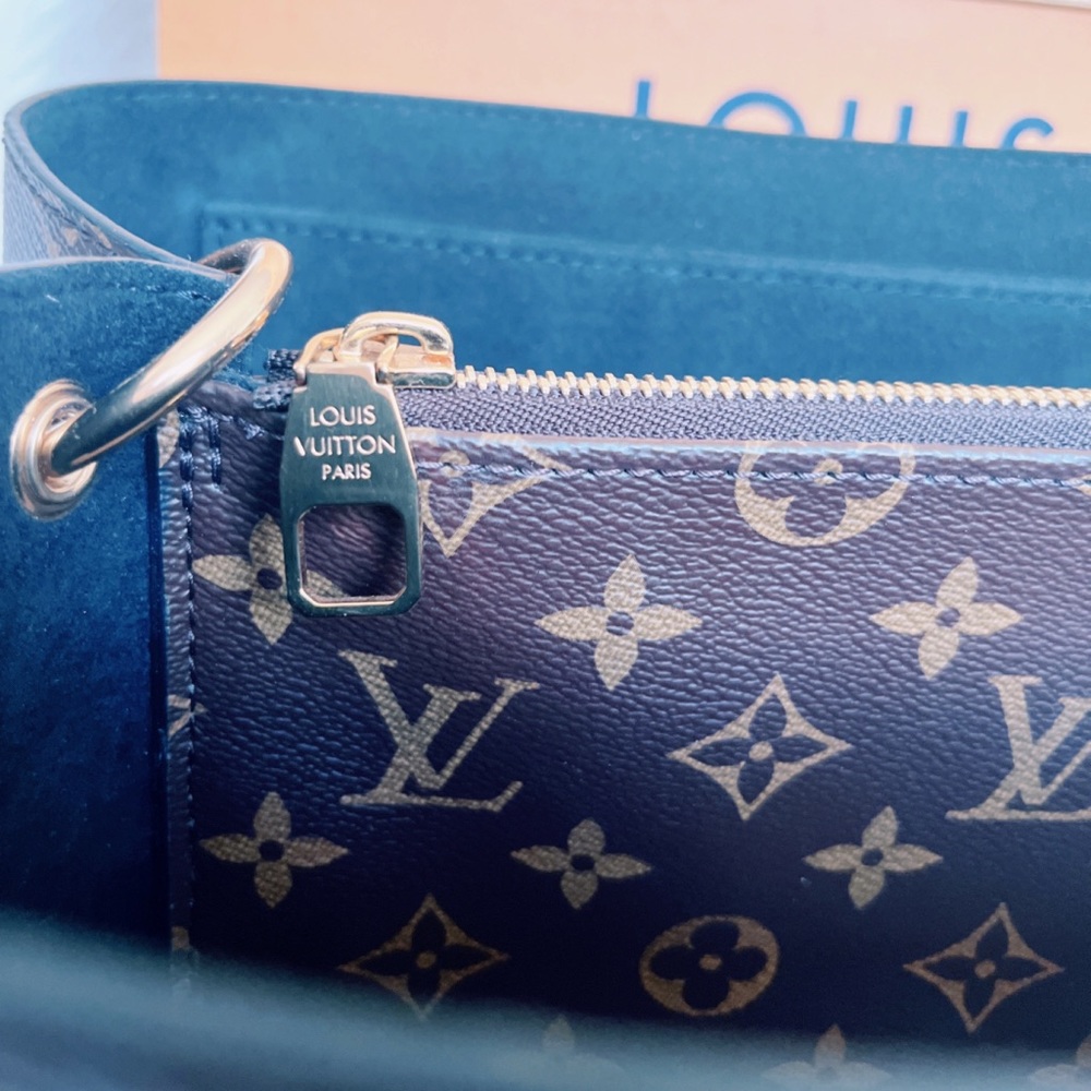 🍾🥂⛔️SOLD!⛔️🥳Louis Vuitton Tote Handbag - Picture 9 of 16